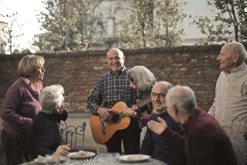 Menschen singen zusammen